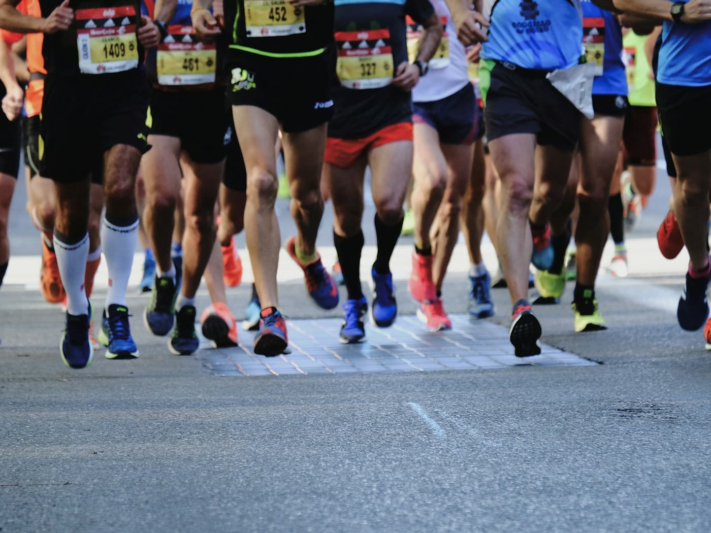 Corredores en el asfalto durante una carrera